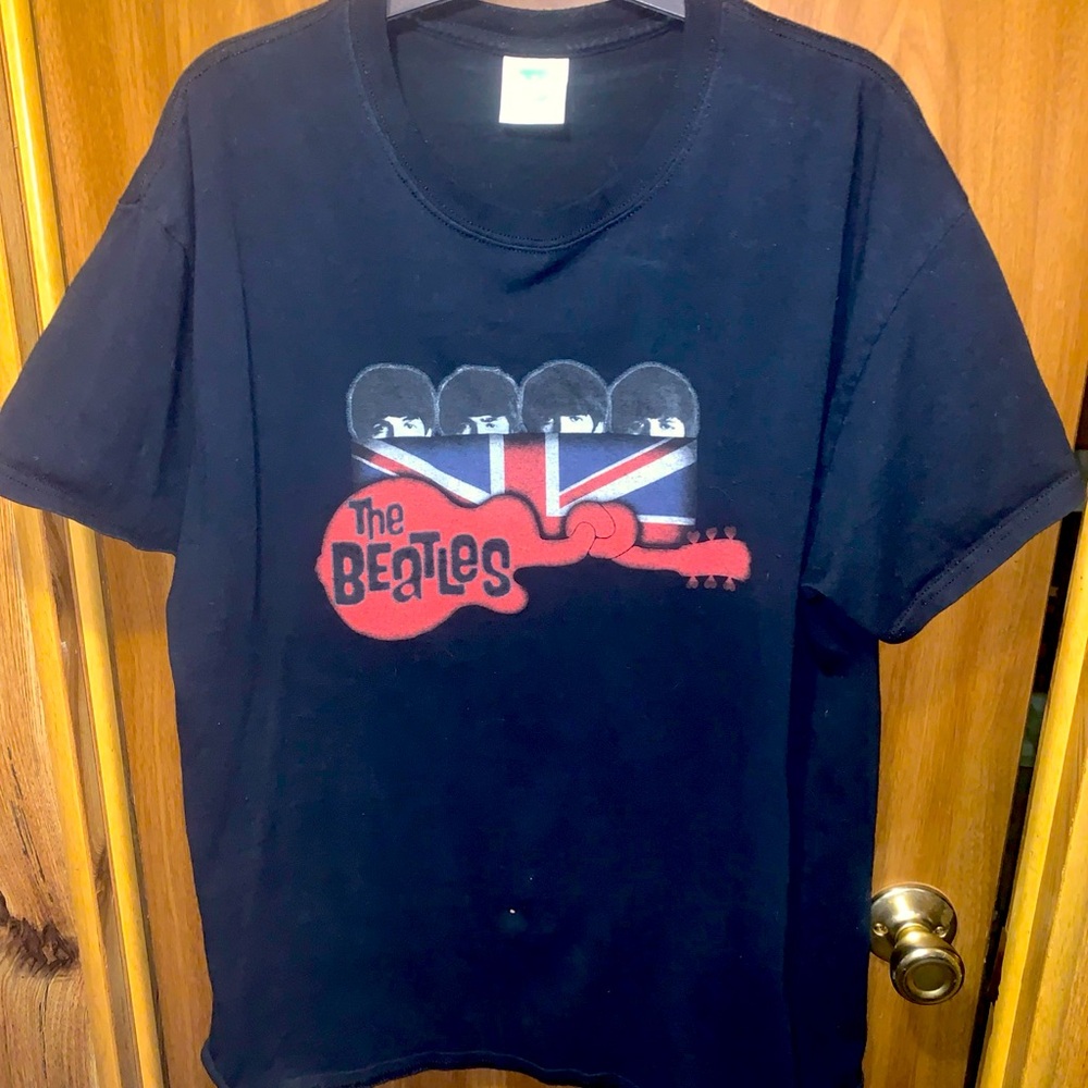 Beatles T-shirt Guitar & Flag Rock Music Concert 2012 Apple Tag Large